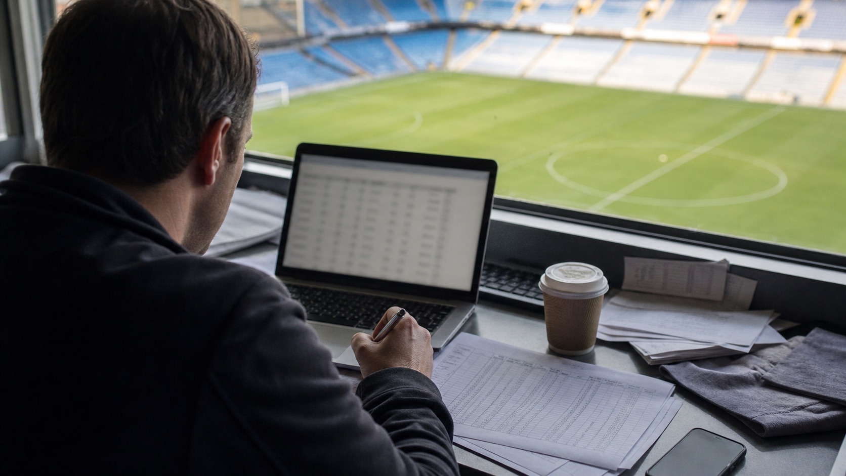 Fantasy futbol kaptanlık, transfer ve oyuncu verilerinin incelendiği analiz masası